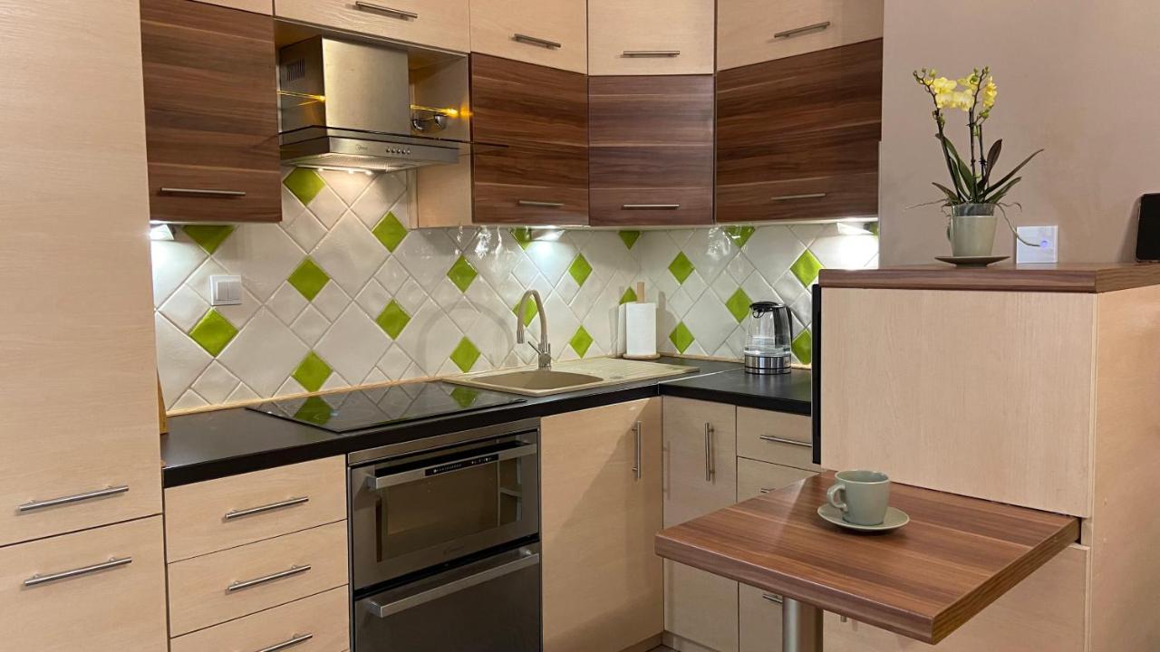 Lublinbnb - Exclusive Family Apartment ------ In The Heart Of Lublin -------------------------------- Bedroom & Living Room & Kitchen Luaran gambar