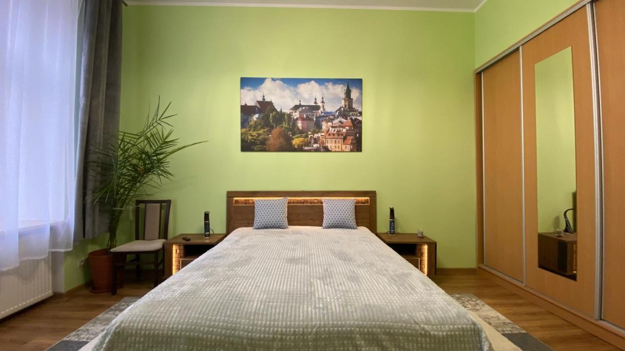 Lublinbnb - Exclusive Family Apartment ------ In The Heart Of Lublin -------------------------------- Bedroom & Living Room & Kitchen Luaran gambar