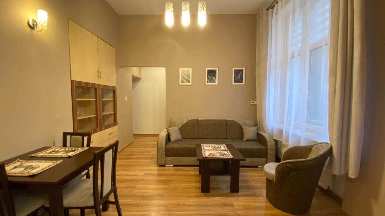 Lublinbnb - Exclusive Family Apartment ------ In The Heart Of Lublin -------------------------------- Bedroom & Living Room & Kitchen Luaran gambar