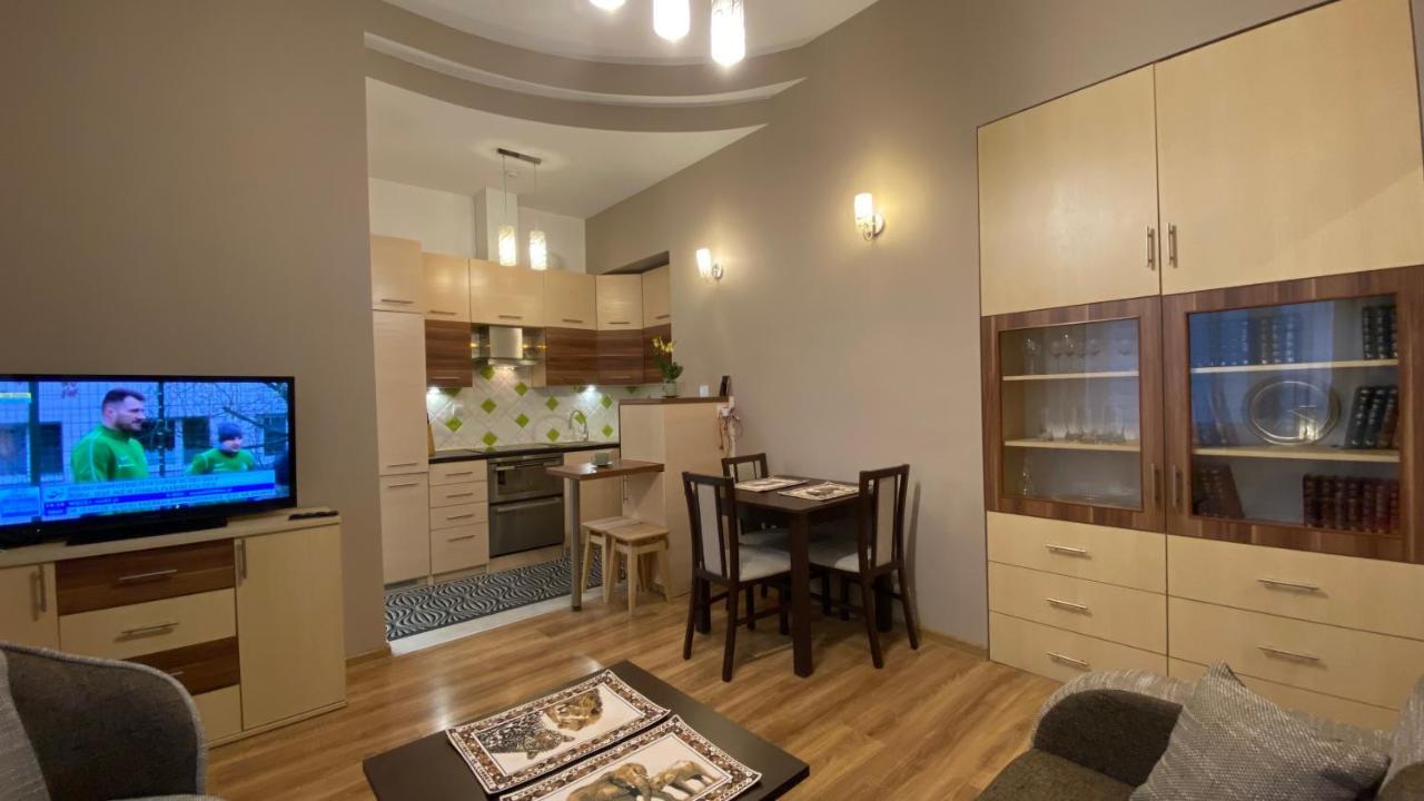 Lublinbnb - Exclusive Family Apartment ------ In The Heart Of Lublin -------------------------------- Bedroom & Living Room & Kitchen Luaran gambar