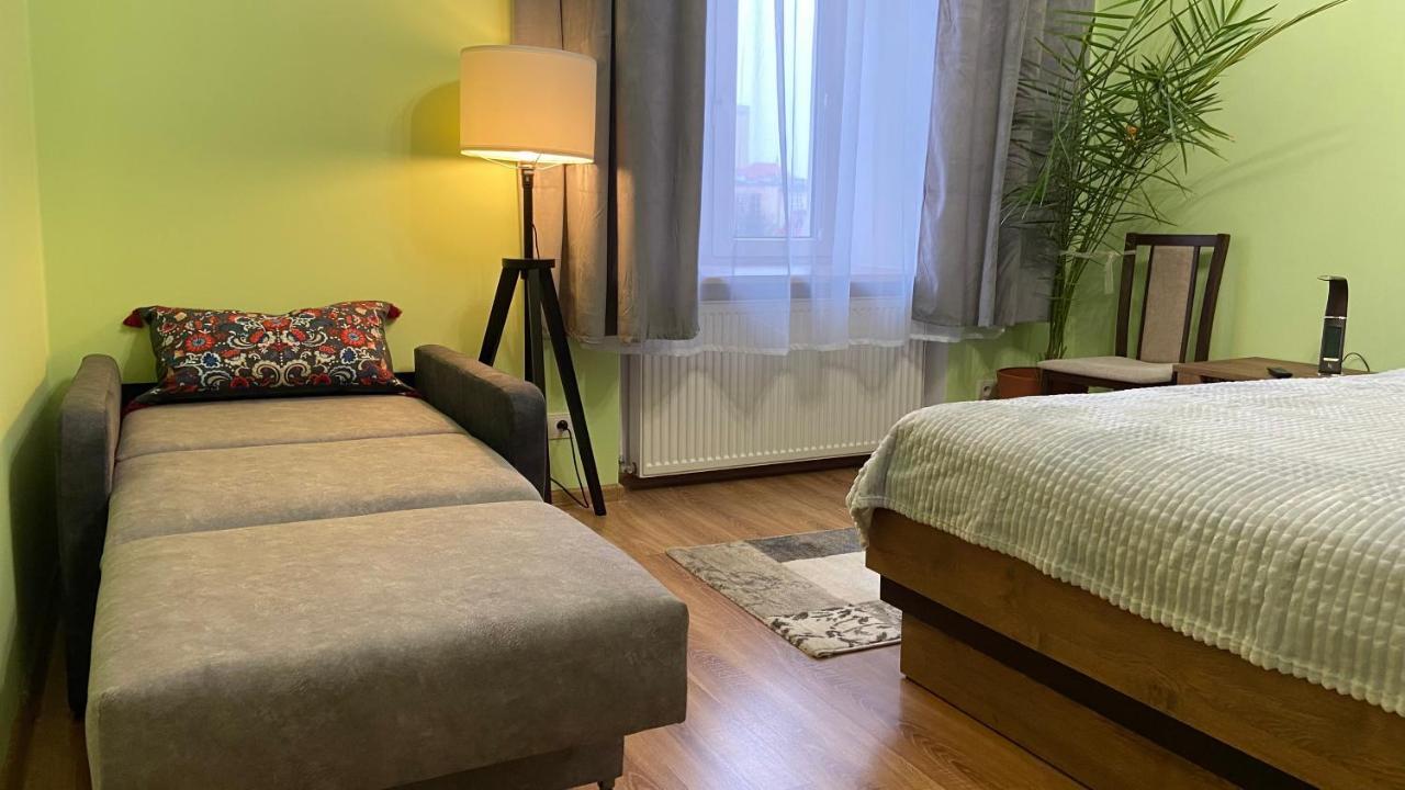 Lublinbnb - Exclusive Family Apartment ------ In The Heart Of Lublin -------------------------------- Bedroom & Living Room & Kitchen Luaran gambar